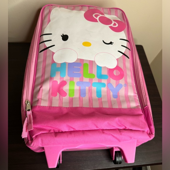 Hello Kitty luggage - Picture 7 of 17
